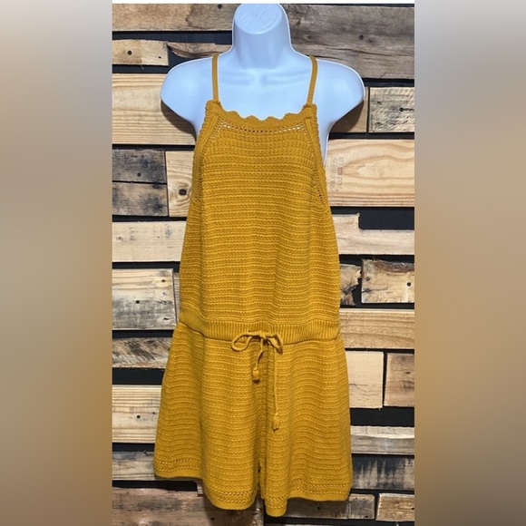 EUC- Universal Thread Mustard Knit/chrochet stretchy Romper, wore once - Picture 2 of 10